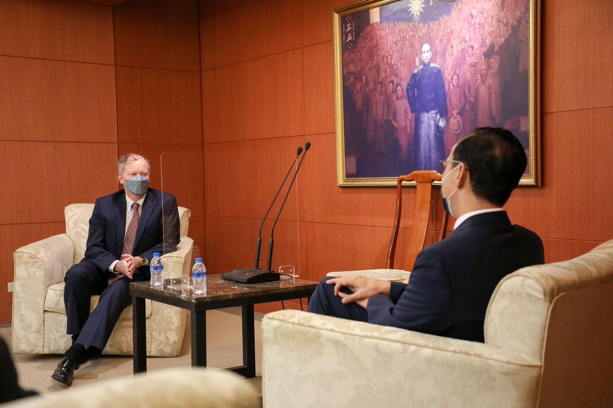 Welcome, Director Pearson of 🇳🇿! Under the last #KMT gov't, we the #ROC 🇹🇼 signed our first trade agreement with a developed, non-diplomatic ally, #NewZealand. We cherish our amicable relationship; let's work together to strengthen our ties even more!