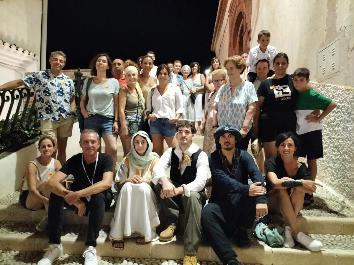 SEGUIMOS....
¡Si no pudiste venir en julio, te esperamos el lunes 8 de agosto en #Salobreña! 
Seguimos dibujando historias llenas de fantasía, evocación y añoranzas ancestrales, de la mano de nuestro guía Fermín Anguita Fortes - escritor y los actores de Théâtre des Vampires
