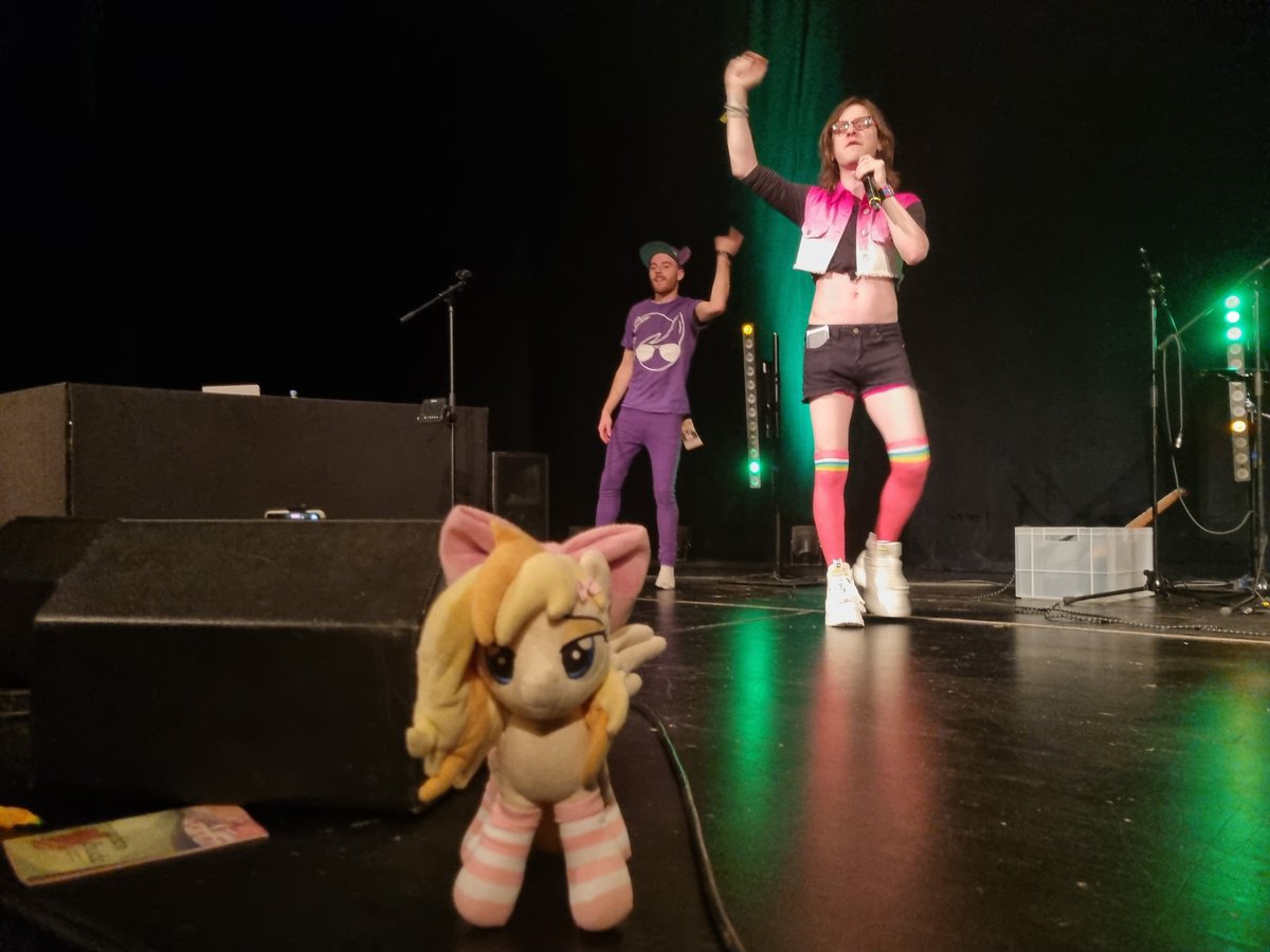 xeto_de's tweet photo. It's time for @FaultyMusic and @generalmumble.β¨
Saw them the at the first time and they gave us a great performance!
Thank you so much for being at @gala_con 2022β¨ ^^
#XTGC22 https://t.co/UuX6uUmAj8