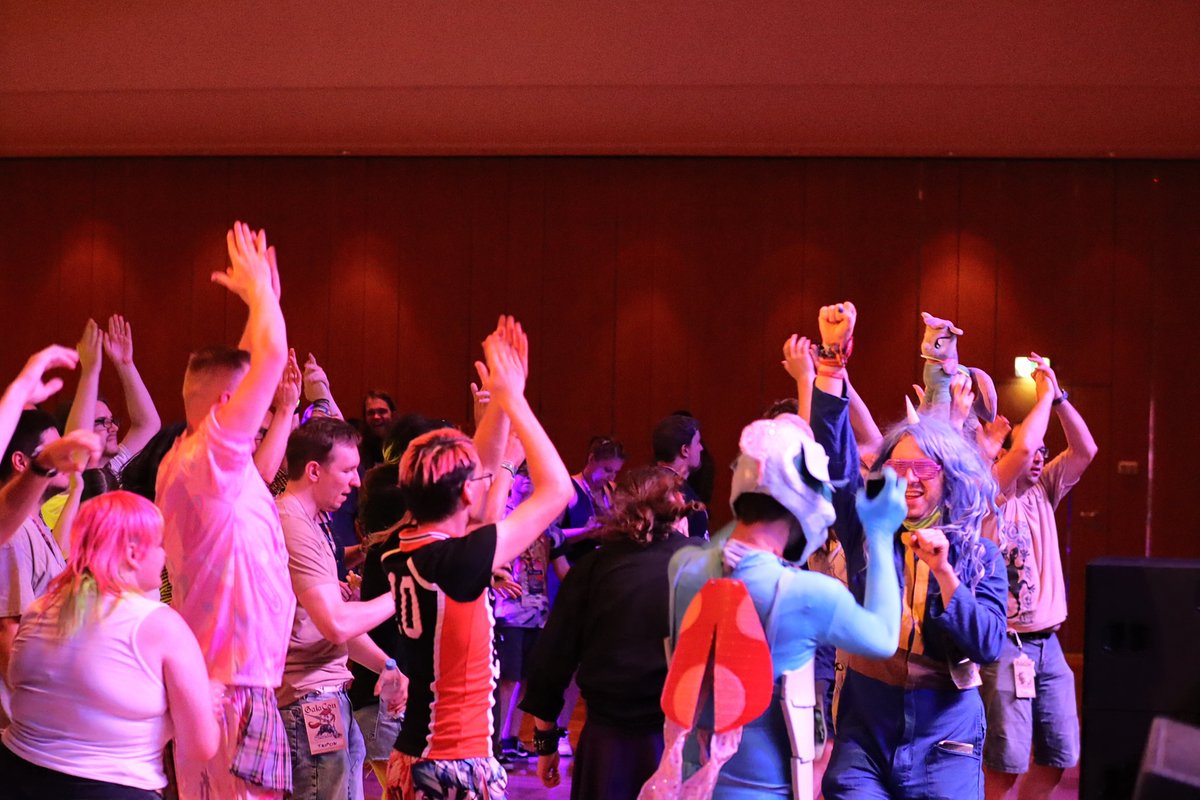 xeto_de's tweet photo. It's time for @FaultyMusic and @generalmumble.β¨
Saw them the at the first time and they gave us a great performance!
Thank you so much for being at @gala_con 2022β¨ ^^
#XTGC22 https://t.co/UuX6uUmAj8