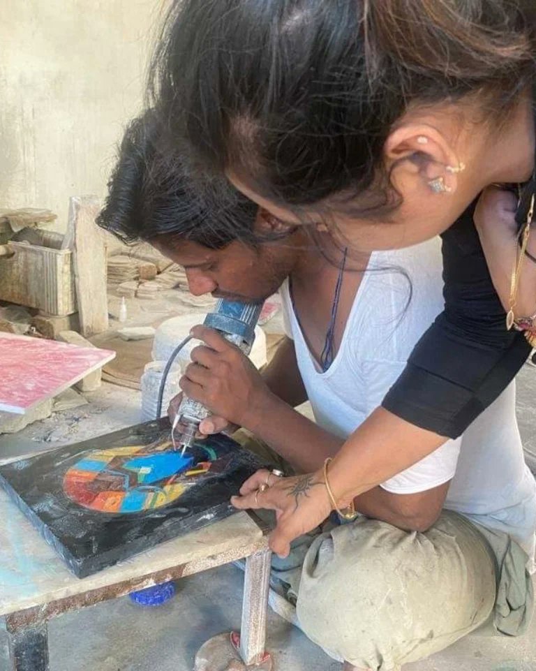 FederationFiwa's tweet photo. In Agra district, Marble Inlay work is in practice since Mughal era. Decorative items, sculptors and other artistic things are designed from marble and precious stone or gold wire inlay work is done over those.
#AatmanirbharBharat #VocalForLocal #marbledesign #marbleinlay https://t.co/rIcCPDSaLd