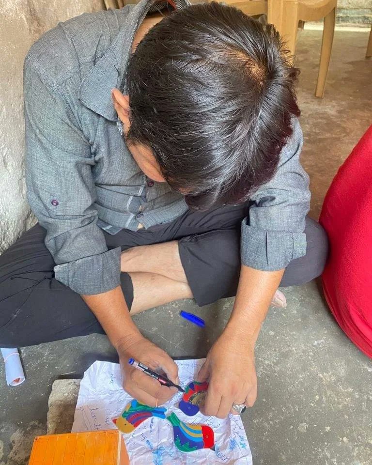 FederationFiwa's tweet photo. In Agra district, Marble Inlay work is in practice since Mughal era. Decorative items, sculptors and other artistic things are designed from marble and precious stone or gold wire inlay work is done over those.
#AatmanirbharBharat #VocalForLocal #marbledesign #marbleinlay https://t.co/rIcCPDSaLd