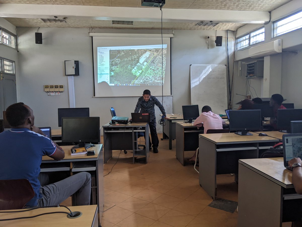 TukupalaMwalyo1's tweet photo. yesterday and today #MCL students @UdsmOfficial are getting familiar with typical ict and geospatial tools from experts to help them ideating solutions for their actionable problem #geoict4e https://t.co/pUfIpuOdIC