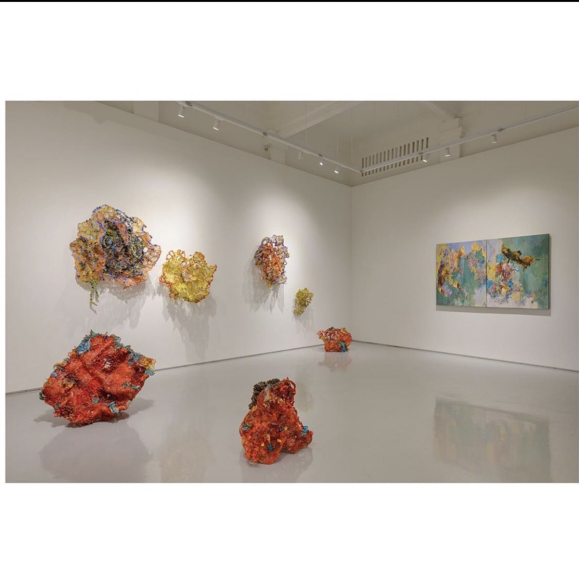 TRUSFRATED_JK's tweet photo. These works are by my friend Nandita Mukand #fromjeunetojoon #ㅍㅈㅌㅈ https://t.co/H6ZX7fzhYL