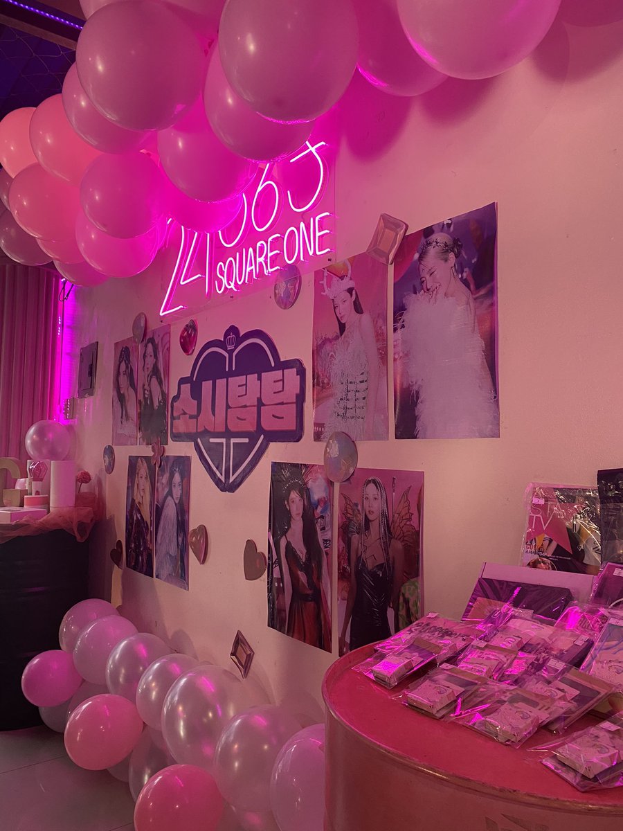KoreanSorcerer's tweet photo. Got my fankit 💗
Thank you, @cafe_squareone 
#girlsgeneration #FOREVER1 #소녀시대 https://t.co/R47bfzxyQK