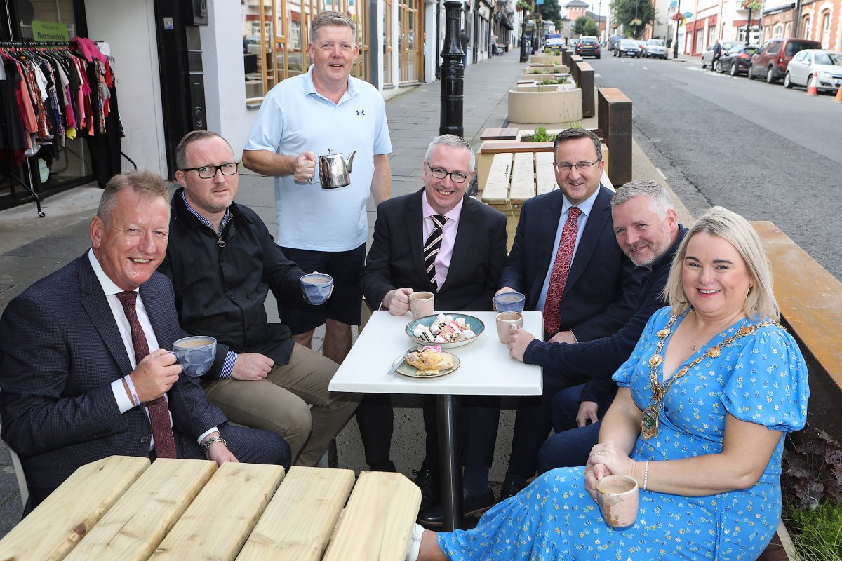 dcsdcouncil's tweet photo. Work on the provision of a new outdoor seating and dining area on Bishop Street in the city aimed at promoting a pedestrian friendly environment and support local businesses has been completed and unveiled to the public by Mayor Sandra Duffy.

More info: https://t.co/08nUUkCRVj https://t.co/WeOTF0TxNn