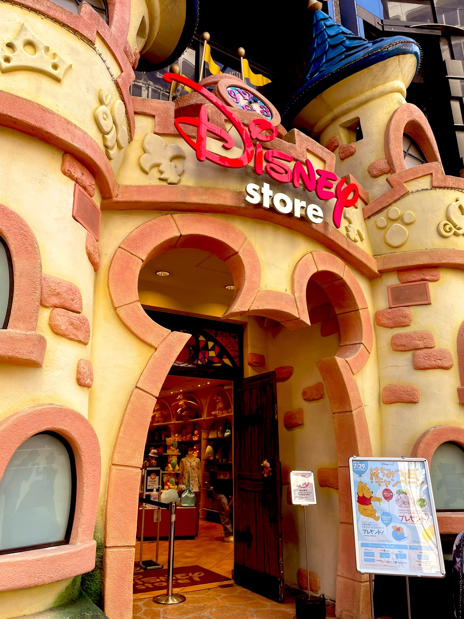 あき大野 バンコク在住パーソナルトレーナー 日本からタイに持って帰るもの2 タイ人の方へのお土産といえばディズニーストアは外せません ちなみにディズニーストアは全店舗で免税をやっている訳ではないので訪問の際は要確認を 渋谷店は免税対応です