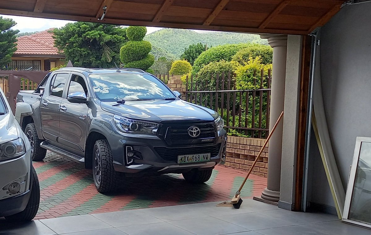 gontlethekoeng2's tweet photo. MISSING CAR‼️

Please help us find my dad's car, it was stolen this morning at his work ko Luka. 

His number: 0839988843

PLEASE RT FOR AWARENESS. https://t.co/emNz1xlqB2
