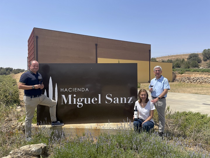 🍷Un nuevo proyecto de <a href="/bodegasriojanas/">Bodegas Riojanas</a>  en la <a href="/DORibera/">Ribera Del Duero</a> bajo la marca #Alacer.
#HaciendaMiguelSanz
<a href="/JavierPerezARGI/">Javier Pérez Andrés</a> 
#LaPosada🗞️
➕info: bit.ly/3QhXT8s