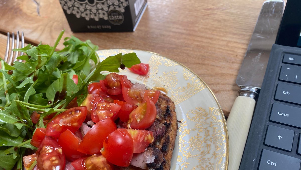 BlackthornSalt's tweet photo. Some charred steak leftovers from a recent #TowerTour and Tasting – brought to life with a sprinkling of #Blackthorn – made for an unexpected, easy and one of the tastiest at-the-desk lunches we've had for a while, so had to share, sorry! https://t.co/ks5uXY0nJs