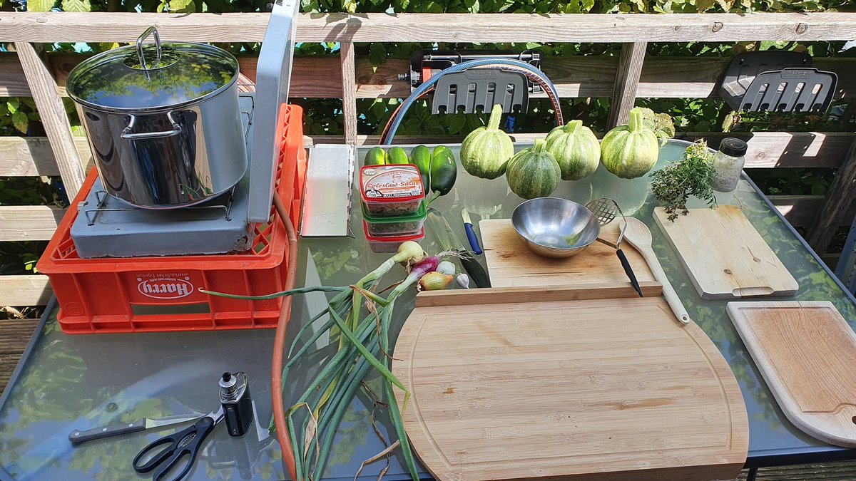 Geile Dinge im Sommer: Draußen leckere Sachen kochen und dann Einwecken.