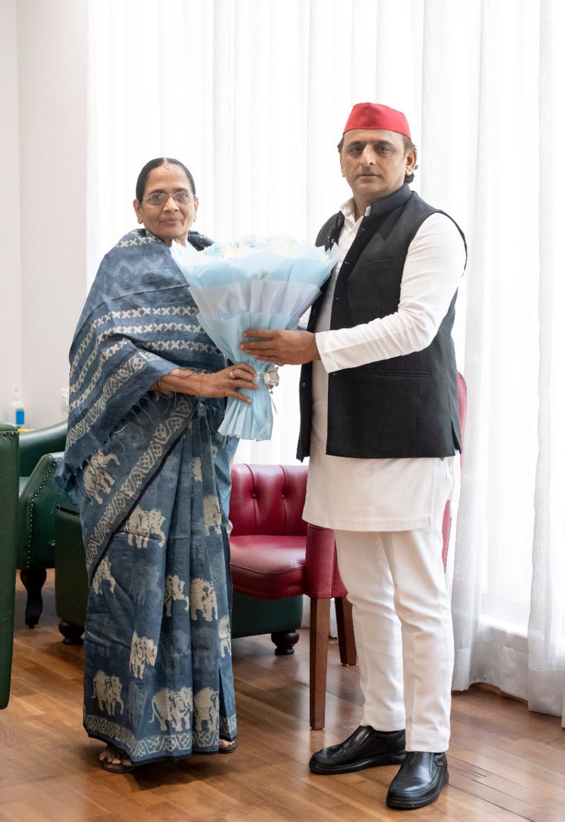 आज अपना दल कमेरावादी की राष्ट्रीय अध्यक्ष श्रीमती कृष्णा पटेल जी के साथ मुलाकात।