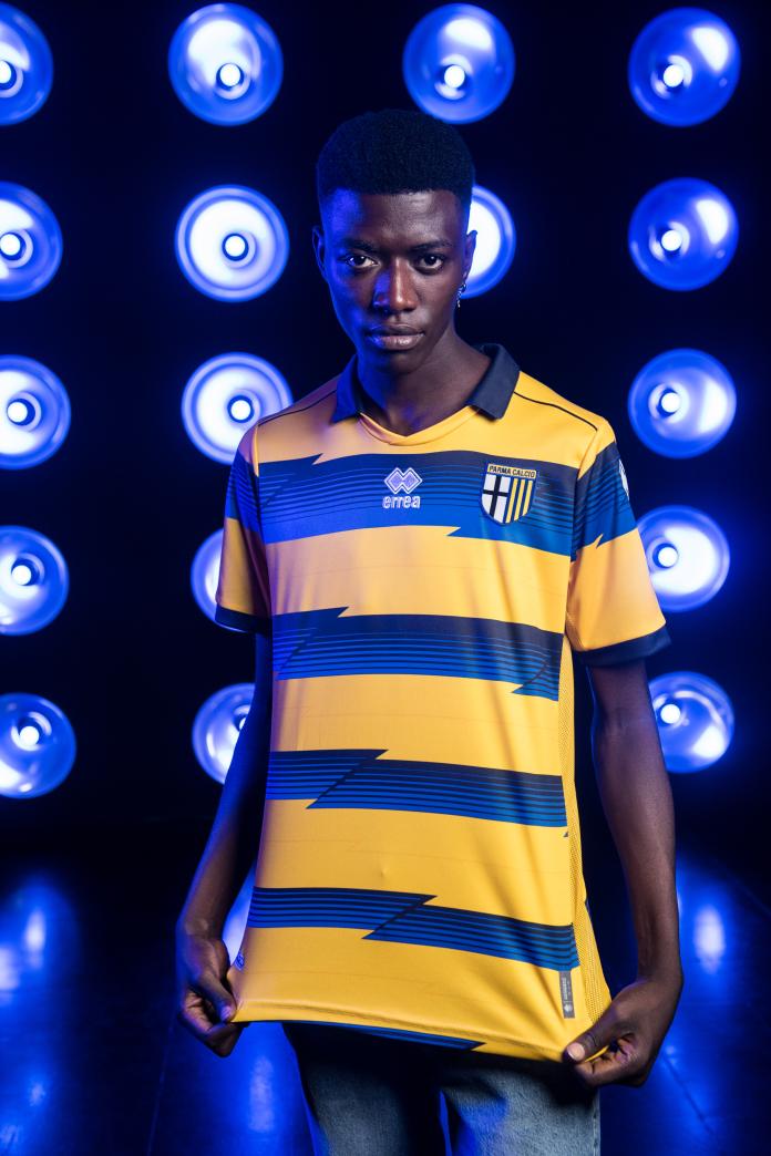 ParmaCalcio_en's tweet photo. Plenty to admire about these kits 😍

#ForzaParma https://t.co/dV4kOv6dc1
