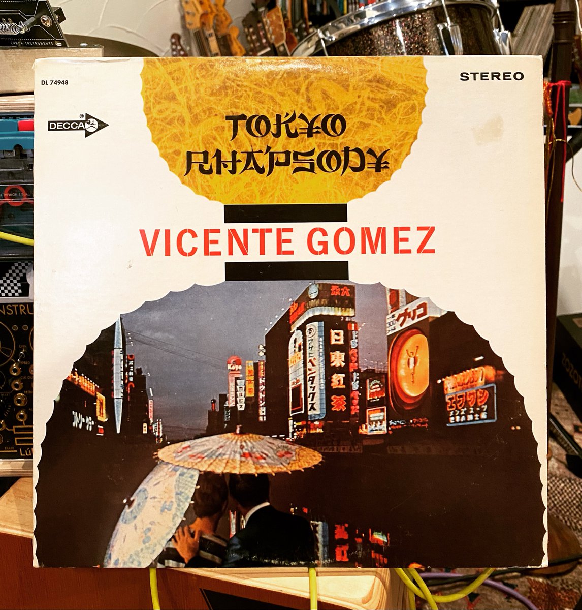 akioizutsu's tweet photo. Vincent Gomez「Tokyo Rhapsody」
ヴィンセント・ゴメスの演奏による古賀政男メロディー。日本の旋律、痺れますな〜。アメリカ制作。
#vinyle #record #vincentgomez #masaokoga #古賀政男 #exoticmusic #guitar #charlesbuddant #tokyo #japanesemelody https://t.co/dKZMWTyMjh
