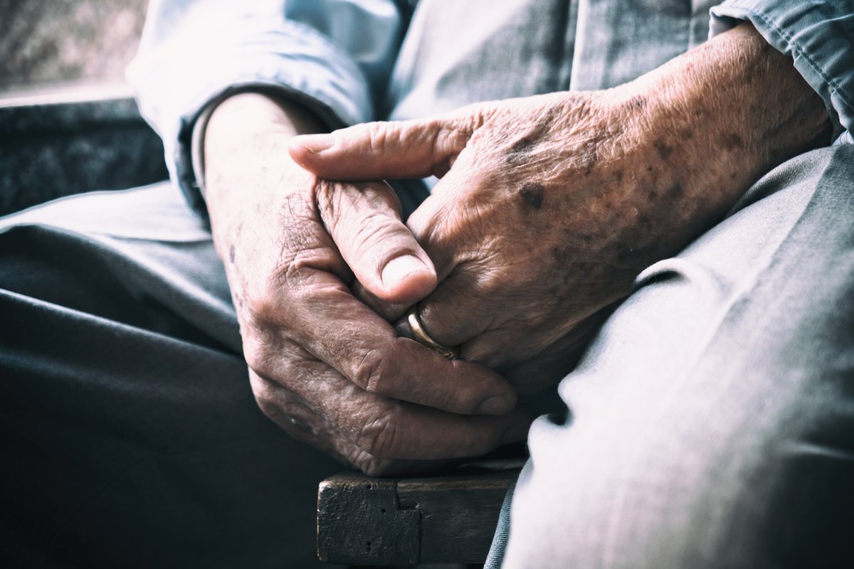 Men have high probability of outliving women, especially the married and degree educated, suggests new research in <a href="/BMJ_Open/">BMJ_Open</a> 
bit.ly/3SnDyjD