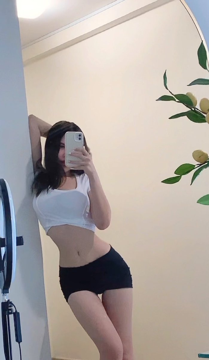 福利姬PLANT LILY 💗分享的黄推图片2 - 网红私拍内容