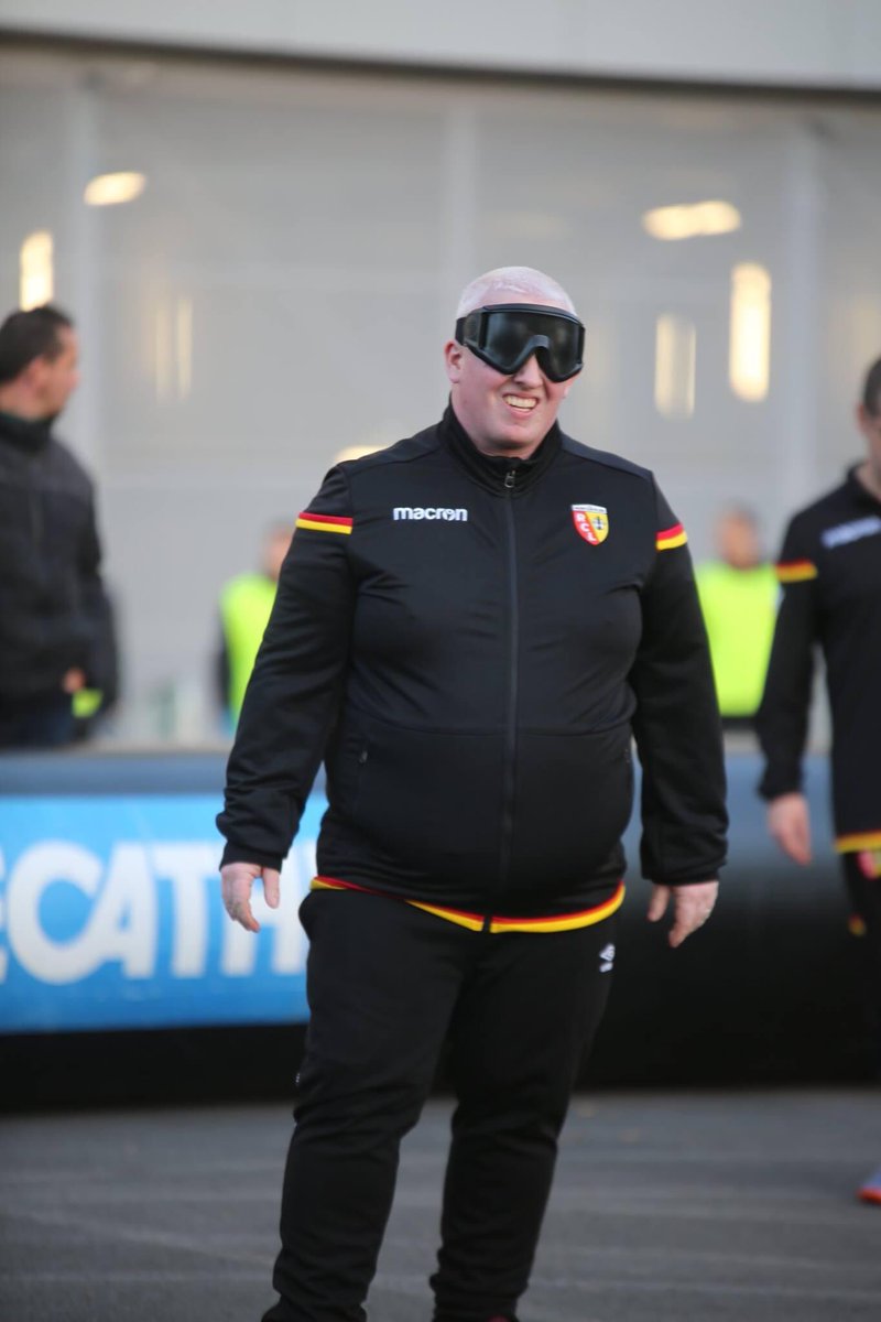 Apres Mister <a href="/C_DoucoureOff/">Cheick Doucouré</a> , <a href="/simbnz/">Simon Banza</a> et  <a href="/Djoninho25/">Jonathan Clauss</a> c’est le coeur gros que je vois que notre Cyborg au pied d’argent nous quitte pour un autre challenge
<a href="/kVDB10/">Kevin Vanderborght</a> aura marqué de son empreinte le <a href="/RCLensCecifoot/">RC Lens Cécifoot</a> !
MERCI Kevin♥️🟡😎⚽️
Spéciale dédicace: youtu.be/q2-A22d4EUM