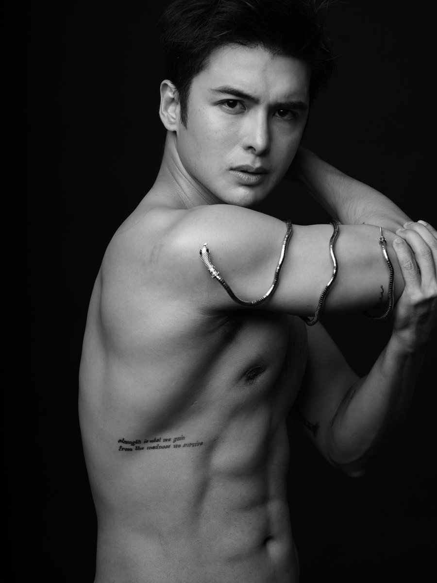 teejaymarquez's tweet photo. 🐍 on me. https://t.co/9vb8JBiYOj