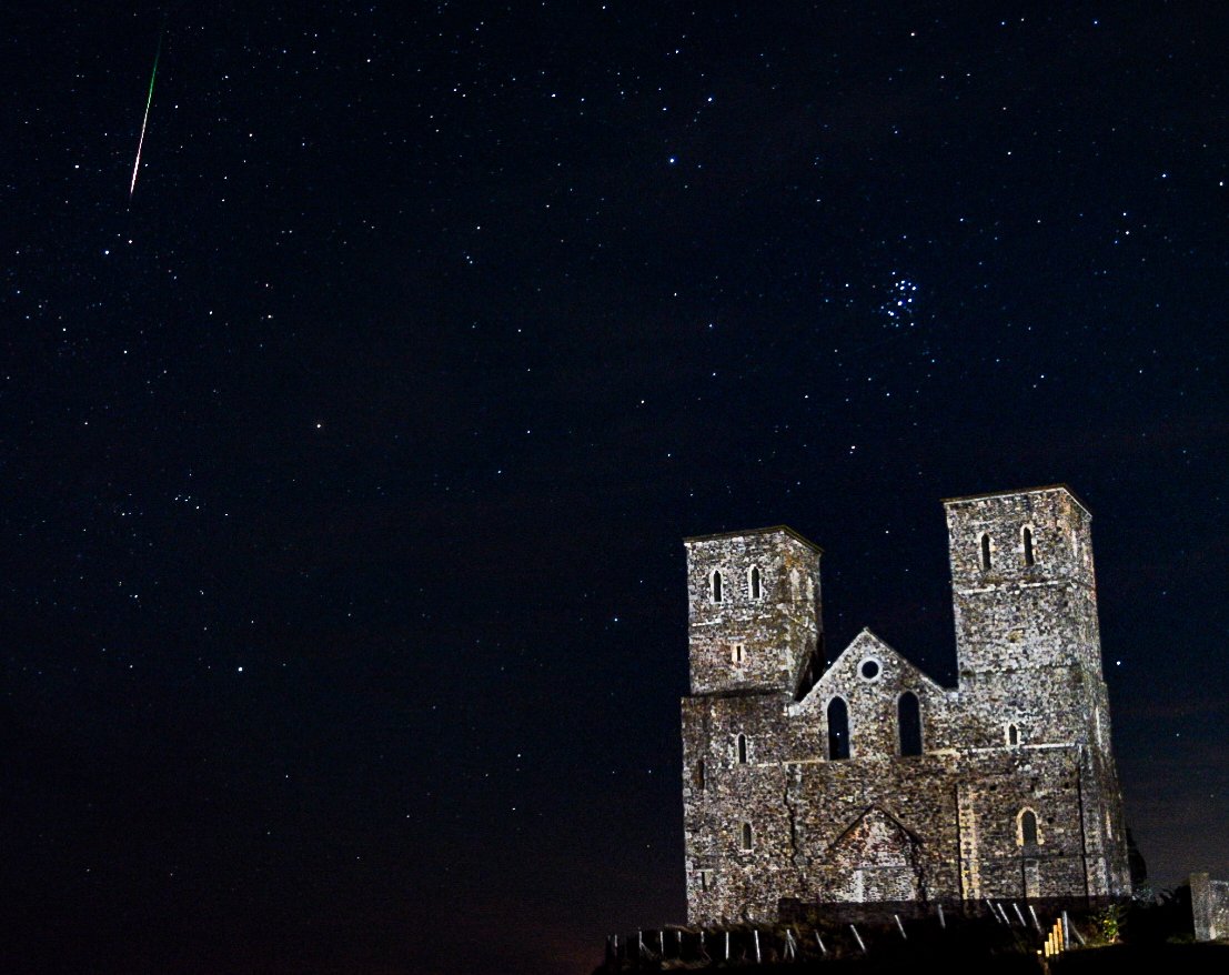 DarbsUK's tweet image. @UKMeteorNetwork Couple of Meteors from last night.
#meteorshower #meteor #Reculvertowers #hernebay
