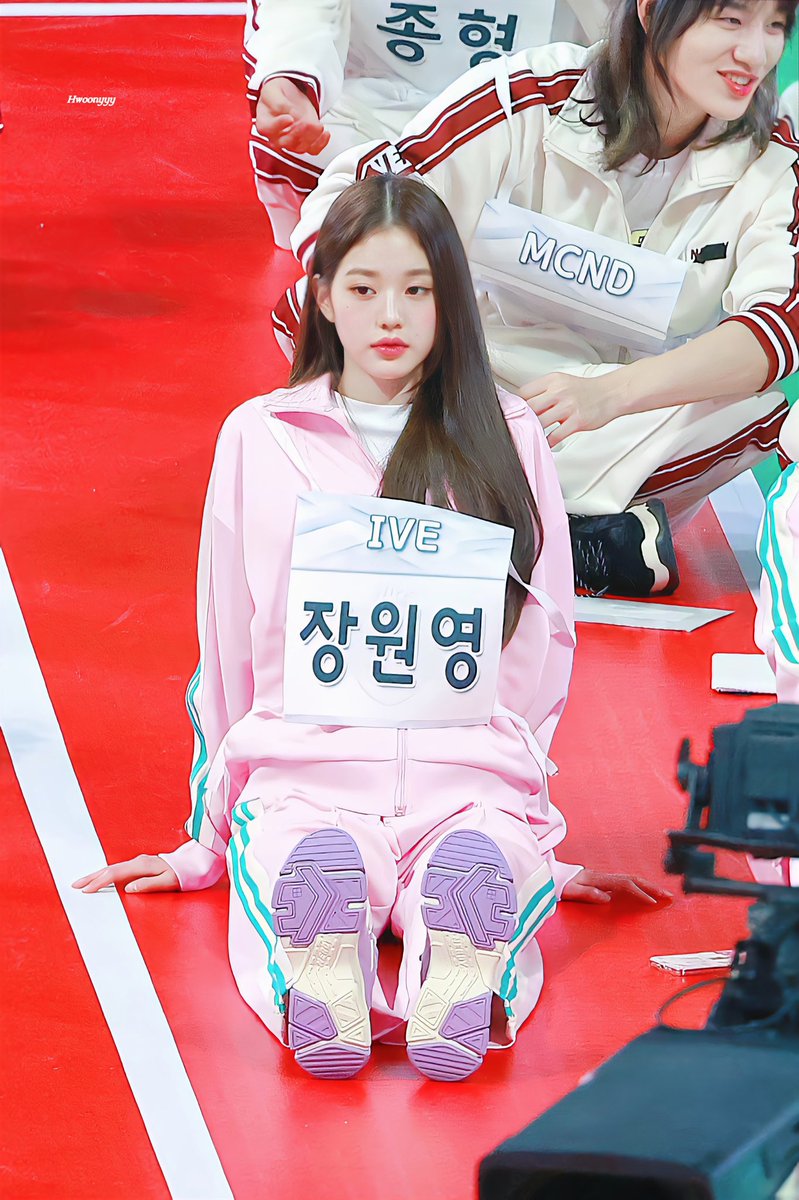 Hwoonyyy's tweet photo. 220801 아육대에
미쳤어…너무귀여…
#JANGWONYOUNG #WONYOUNG #웡영 
#아이브 #IVE https://t.co/QiXb9FmZ6g