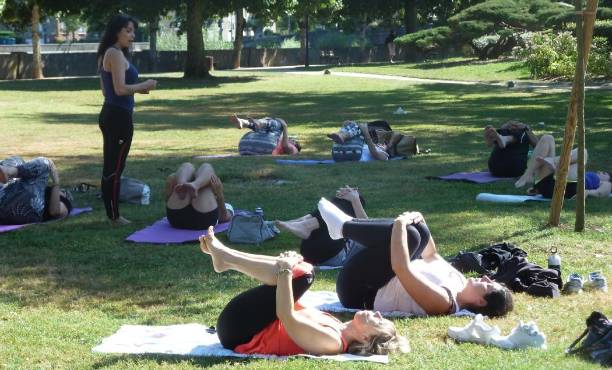 Tous les dimanches de l'été, c'est yoga à 10h et concert dans les jardins de la Halle Gaillarde à 11h.
Dimanche 14 août : avec La Fohl Guinguette, registre de chansons françaises. Tout l'agenda 👉  bit.ly/3BGNdvR #tousgaillards