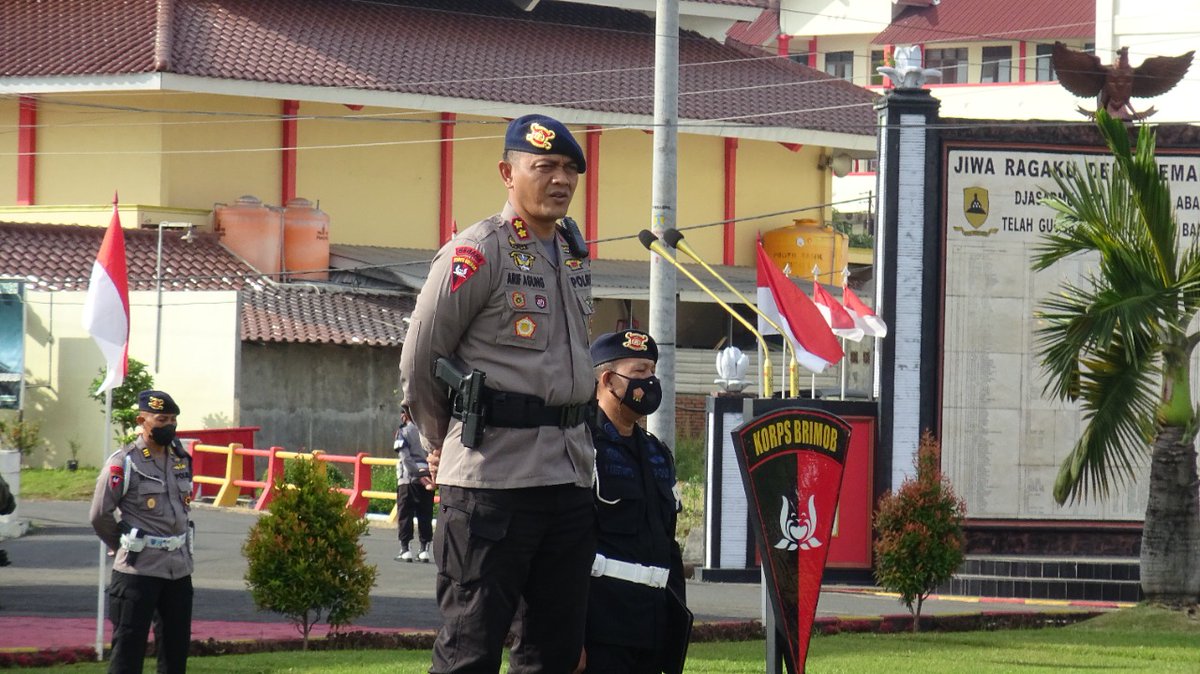 Kompi3aPasadena's tweet photo. Semangat baru, hari rabu ⚫ 🔴

Apel Kesiapsiagaan yang dipimpin Wadansat Brimob Polda Jateng AKBP Arif Agung Winarto, S.I.K.

Bertempat di halaman Mako Sat Brimob, Srondol, Semarang. 
Rabu, (03/08/2022) https://t.co/bz4nkpfXnL