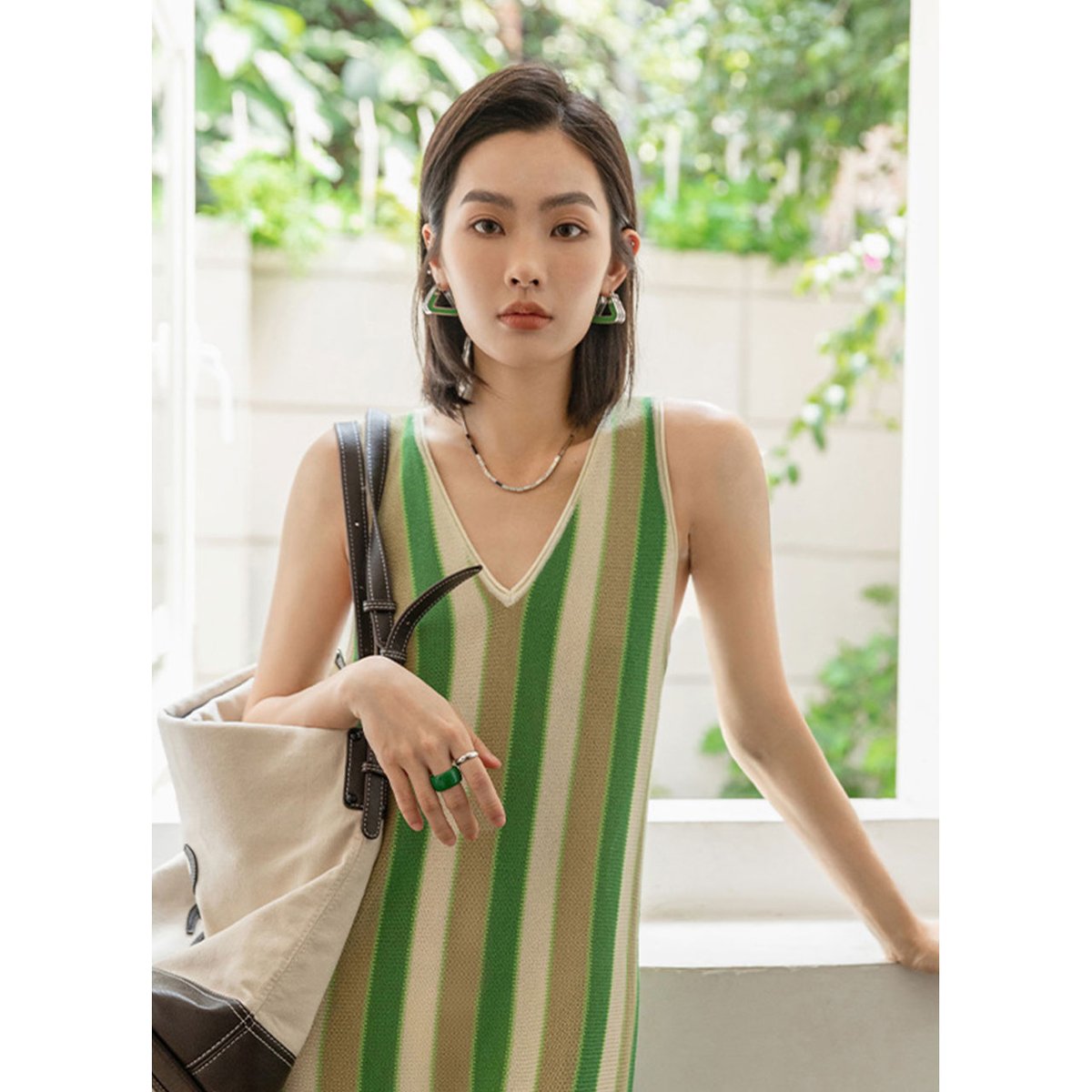 ssisilofficial's tweet photo. Stripe V-neck Onepiece
Color：Deep Green / Light Brown

1枚でも、レイヤードして着ても⭕️
歩きやすいバックスリット仕様になっております🙂
どちらのカラーも捨てがたい…🤔

▽詳しくはこちら
https://t.co/ShLMfwrio9

＃Ssisil ＃シーシル ＃ワンピース ＃ストライプ #今日のコーデ https://t.co/1obHR9DA5Q