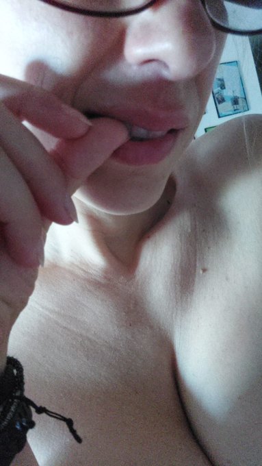 Chi vuole queste labbra? #italiana #italianslut #milf #chaturbate #online https://t.co/1dR1aXSqT3<a href="/tag/italiana"class="tags">#italiana</a><a href="/tag/italianslut"class="tags">#italianslut</a><a href="/tag/online"class="tags"><span>#online</span></a><a href="/tag/milf"class="tags"><span>#milf</span></a><a href="/tag/chaturbate"class="tags"><span>#chaturbate</span></a>