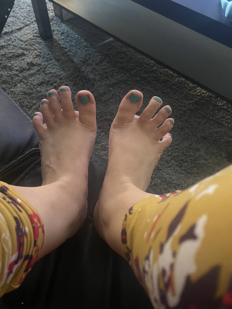 CLK41284's tweet photo. Call to action: one more day to pay rent. Super behind. Please help if you can ➡️ $ckasper422 is my #cashapp and @Christina-Kasper is my #venmo #pleasehelp #needfunds #feetpicsforsales #feet #contentforsale #singlemom #needmoney #trying #lifeisexpensive #motivation https://t.co/KieUBAiZ8A
