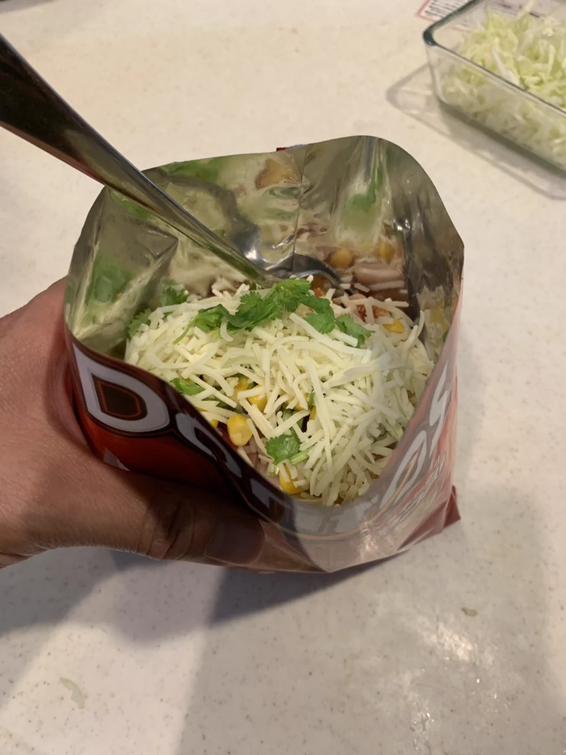 ジャンク飯好きは必見！ドリトスに好みの食材をいれたメキシコの屋台飯ドリロコスが激ウマ！