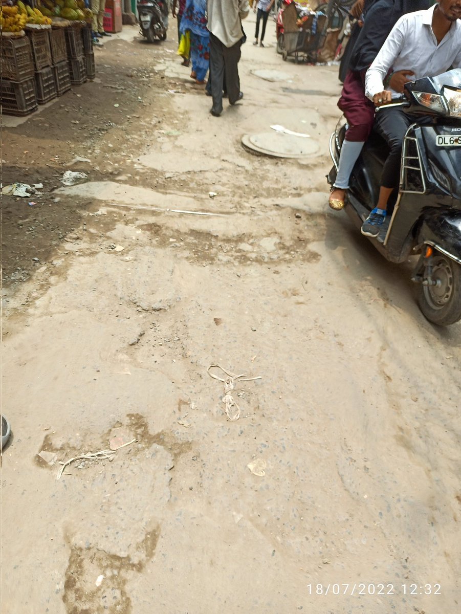 ktc_residents's tweet photo. @NGO_PROTSAHAN @ArvindKejriwal MLA @ParladSawhney को कई बार Sir Sayed Ahmed Road Darya Ganj के टूटे फूटे रोड की शिकायत की गई हर बार रोड बनवाने का आश्वासन दिया जाता है लेकिन अभी तक कुछ नहीं हुआ @CMODelhi और @DelhiJalBoard से आग्रह है किरप्या यहां की सड़क जल्द से जल्द बनवाएं। https://t.co/QKPKBn3upu
