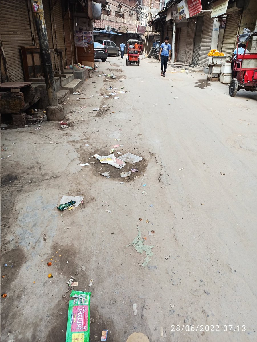ktc_residents's tweet photo. @NGO_PROTSAHAN @ArvindKejriwal MLA @ParladSawhney को कई बार Sir Sayed Ahmed Road Darya Ganj के टूटे फूटे रोड की शिकायत की गई हर बार रोड बनवाने का आश्वासन दिया जाता है लेकिन अभी तक कुछ नहीं हुआ @CMODelhi और @DelhiJalBoard से आग्रह है किरप्या यहां की सड़क जल्द से जल्द बनवाएं। https://t.co/QKPKBn3upu