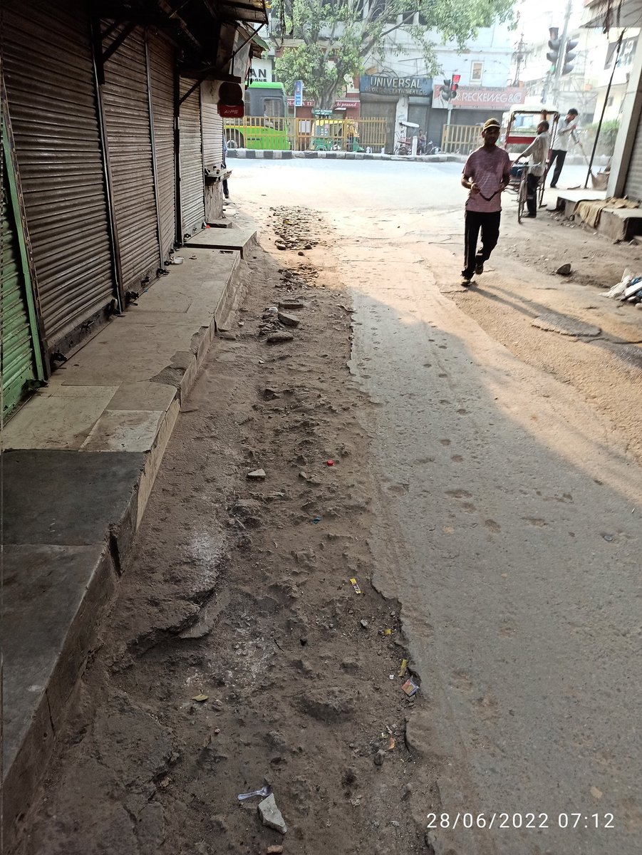 ktc_residents's tweet photo. @NGO_PROTSAHAN @ArvindKejriwal MLA @ParladSawhney को कई बार Sir Sayed Ahmed Road Darya Ganj के टूटे फूटे रोड की शिकायत की गई हर बार रोड बनवाने का आश्वासन दिया जाता है लेकिन अभी तक कुछ नहीं हुआ @CMODelhi और @DelhiJalBoard से आग्रह है किरप्या यहां की सड़क जल्द से जल्द बनवाएं। https://t.co/QKPKBn3upu