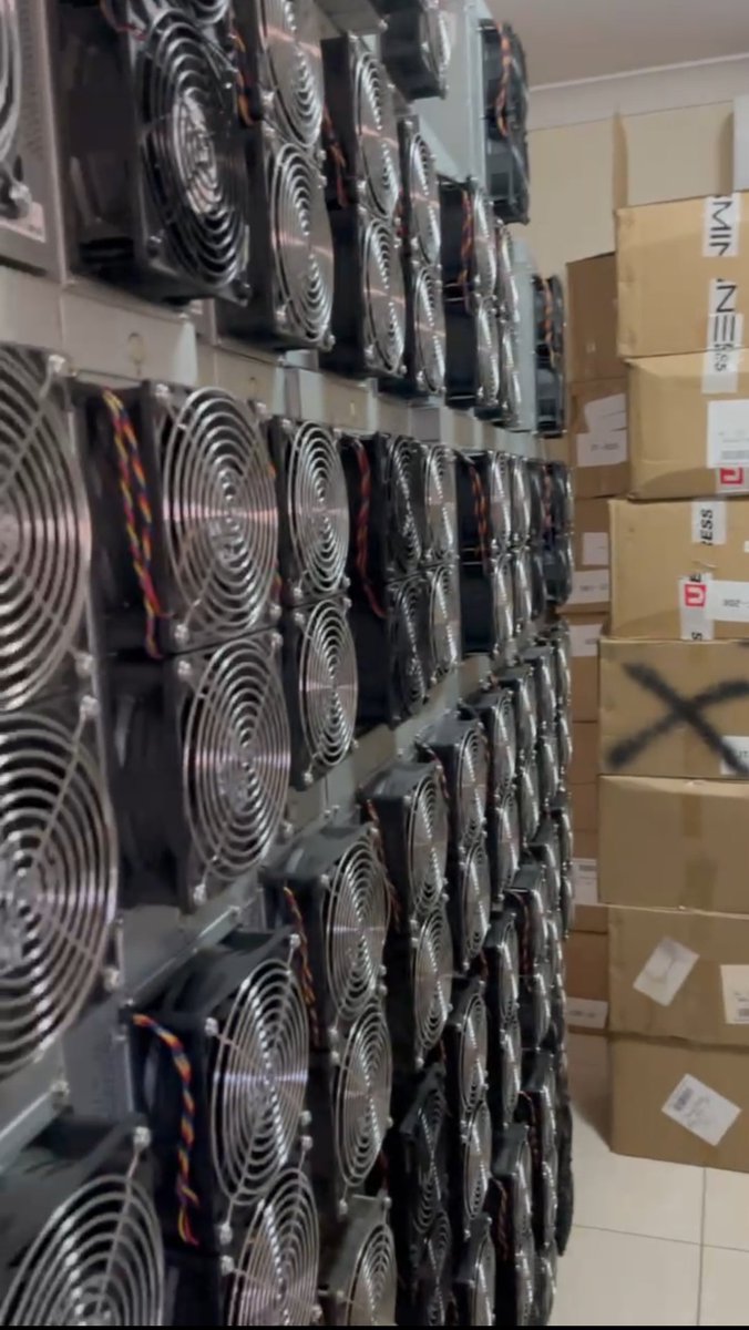 BillySc39828865's tweet photo. @BSCGemsAlert @ausminingtoken for sure because #August is when they #FlickTheSwitch on the #BTC mining pod. #AUSMTV2 volume, burn and reflections will be nuts🚀🚀🚀🚀 https://t.co/jrRDgTy6Aq