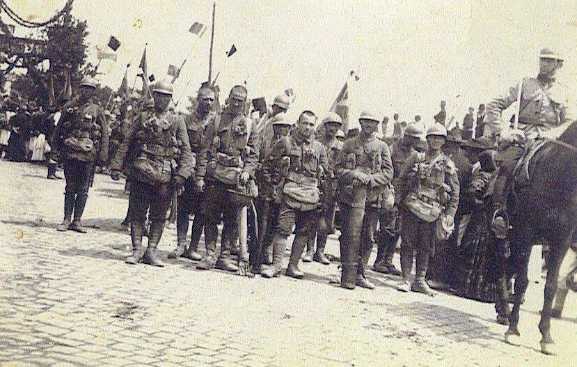 MApNRomania's tweet photo. Bună dimineața, români!💙💛❤
3 august 1919 – Armata României intră în Timișoara și aduce o mare contribuție la reîntregirea teritoriilor românești
Momentul intrării trupelor româneşti în Timişoara, 3 august, a devenit şi Ziua Municipiului Timişoara.
La mulţi ani Timişoara!!! https://t.co/wqRvf5JjvZ