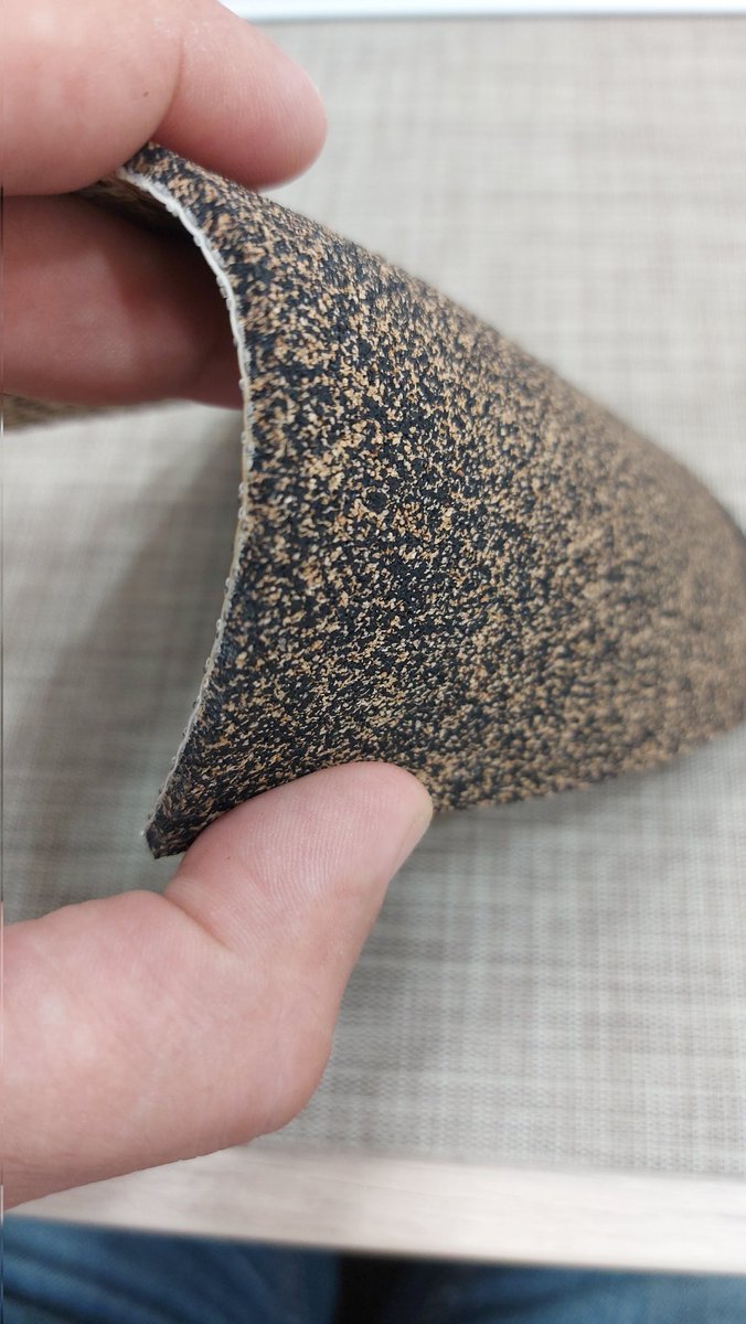 nuestra base ♻️RECICLADA♻️ caucho y corcho en gránulos que dan a nuestro suelo confort y mejor acústica. en ella no usamos ❌️PVC❌️