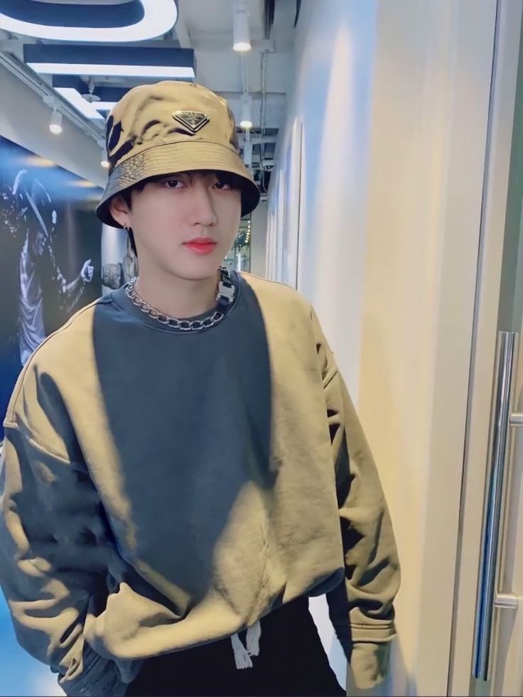 tamang porma lang habang nangongolekta ng libre ng mga tropa kong nagpakagalante ngayong araw 😄🤩