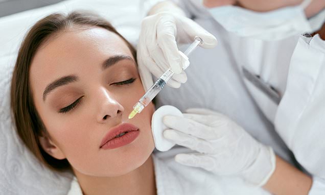 MrMarkHenley's tweet photo. MPs say lip fillers must be made prescription-only like Botox and influencers should be forced to add a disclaimer logo to any photoshopped images https://t.co/f6yISKJf2D #cosmeticprocedures #Botox #socialmedia @MailOnline https://t.co/lqwy3Ur4a3