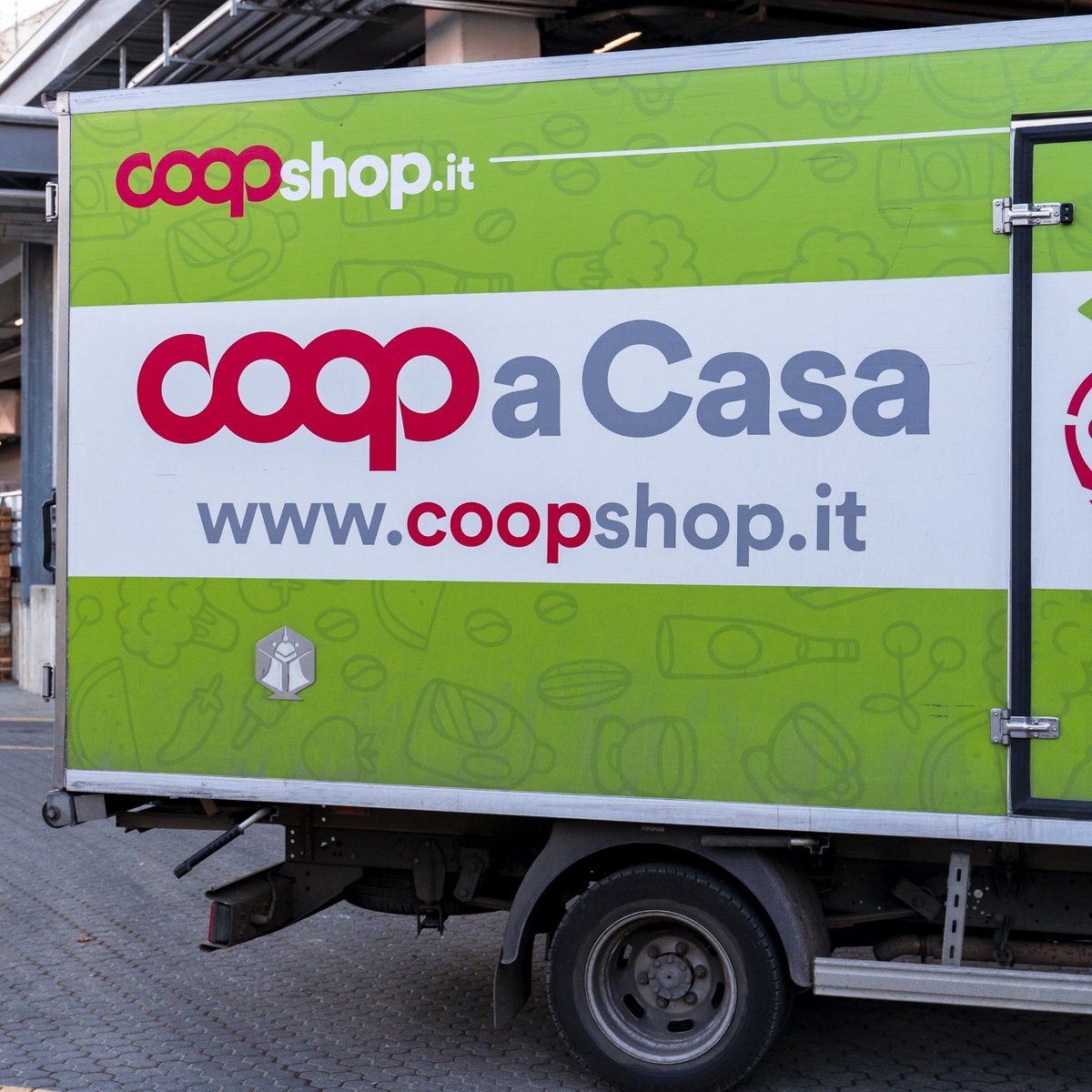 Nova_Coop's tweet photo. Hai già utilizzato @Coopecommerce? 🛒📲Il servizio di #NovaCoop per fare la spesa: comodo, veloce e semplice!
Visita il sito, scopri i vantaggi e inizia subito la tua spesa su #CoopShop 👉 https://t.co/zniR7UODGj https://t.co/Fq7DMKybzt