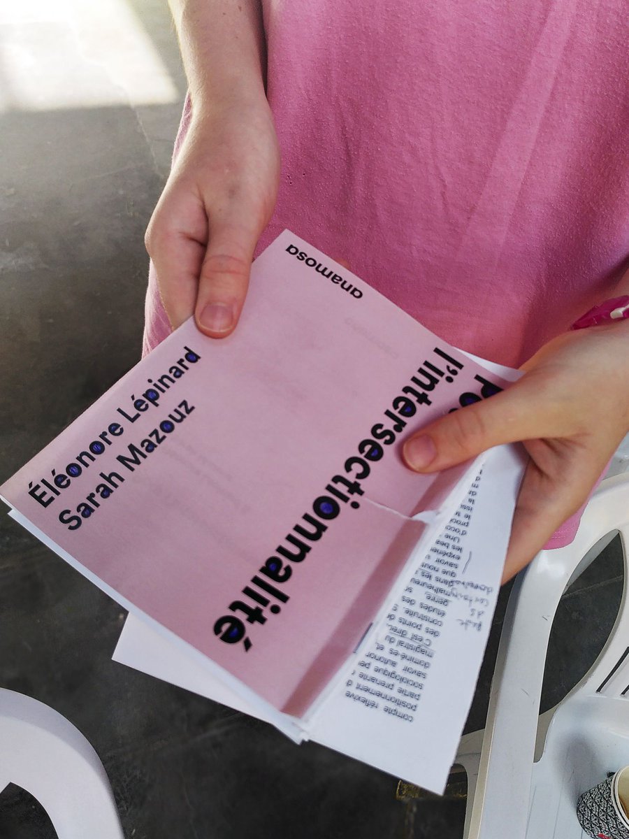 BiennaleDesign's tweet image. 📖À l&apos;occasion de la #BiennaleDesign2022, plusieurs arpentages étaient proposés, une méthode de découverte à plusieurs d’un ouvrage afin de proposer une critique collective.

➡ Retrouvez le récit de cette expérience sur la Magazine de la Biennale : citedudesign.com/fr/a/immersion…