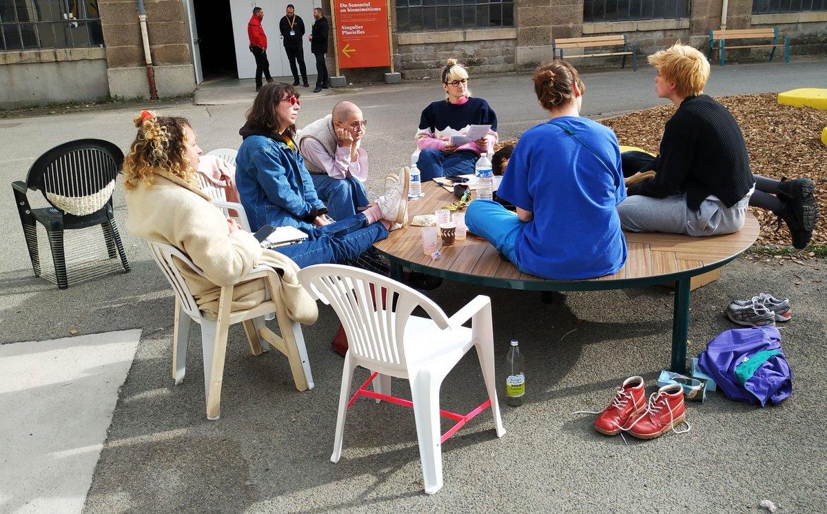 BiennaleDesign's tweet image. 📖À l&apos;occasion de la #BiennaleDesign2022, plusieurs arpentages étaient proposés, une méthode de découverte à plusieurs d’un ouvrage afin de proposer une critique collective.

➡ Retrouvez le récit de cette expérience sur la Magazine de la Biennale : citedudesign.com/fr/a/immersion…