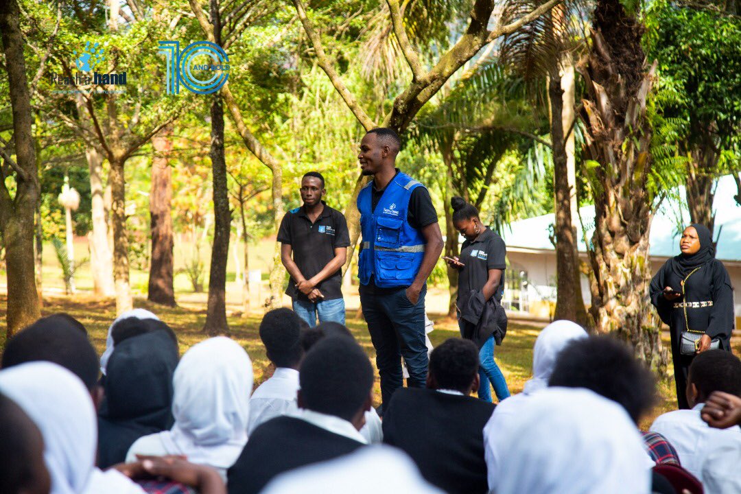 Many adolescents , often without realizing it, take part in activities that put them in danger. These health risks can can last into adulthood. We continue to engage students at various schools about topics related to their health and wellbeing. #BilliNowNowUG #GYMO22