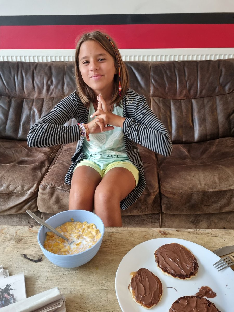 GarcesGemma's tweet photo. Que bien nos cuidan en Londresπ₯§βοΈπ₯§βοΈ
#desayunosmolones
#puncakes https://t.co/Xh3ZL6rOsM