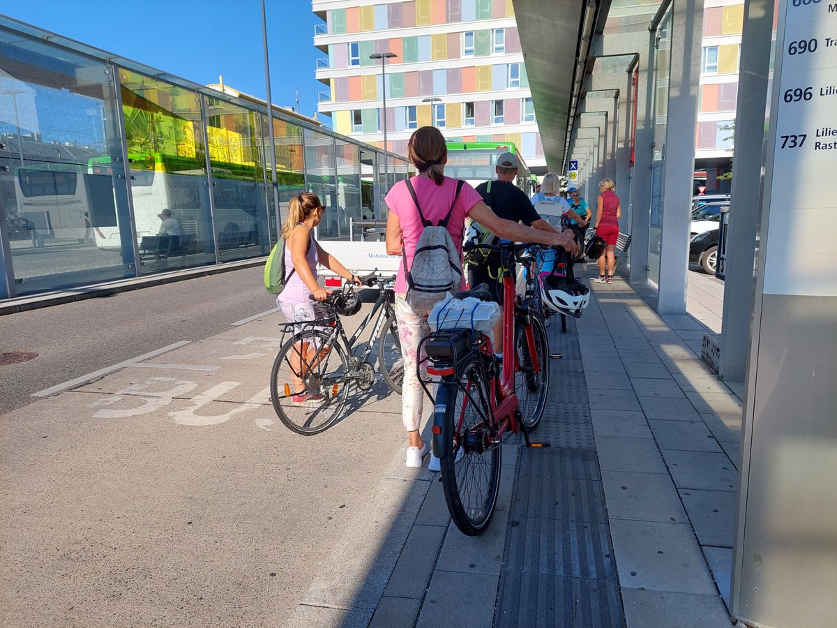KaiserUngarn's tweet photo. Alle da, viele wollen mit. Mittwoch ist Ausflugstag! Auf geht's. #Radtag #Stadtspaziergang #Stadtwandertag #Pensionistenwandertag Und niemand hat Angst vorm #Coronavirus... https://t.co/tqHlQ7vBV1