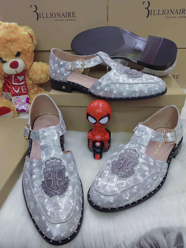 Nnena_ya's tweet photo. Available 😍😍😍

Sizes 40-46

Send a DM to order!
#Sneakersaffairs #Menslides #MenPam #Slides #Vendor #SneakersVendor https://t.co/c0QtQZMk4o
