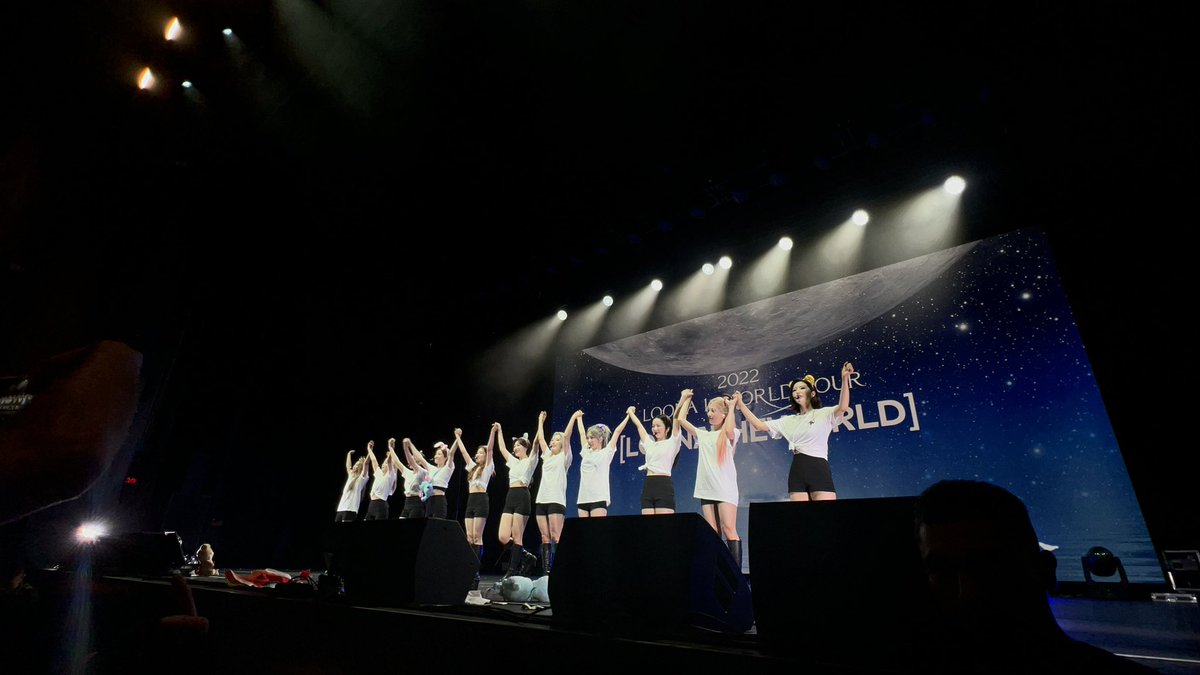 ʚ🧸ɞ | in 𝘓𝘈 met LISA ✨ tweet media