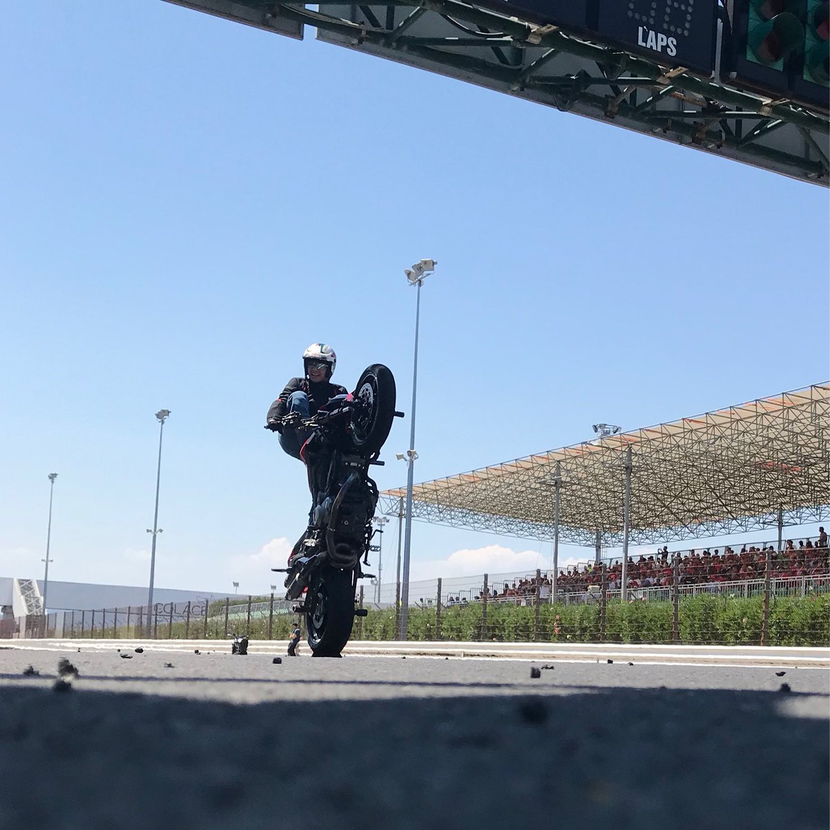 Miércoles de… Wheelie! Si tenéis ganas de Stunt,próximas fechas en agosto:

Día 8 Mora la Nova-Tarragona
Día 12 Millanes-Cáceres 
Día 13 Villanueva de San Juan-Sevilla
Día 14 Moral de Calatrava-C. Real 
Día 21 Monreal del Campo-Teruel
Día 27 Quiroga-Lugo
Día 29 Almansa-Albacete