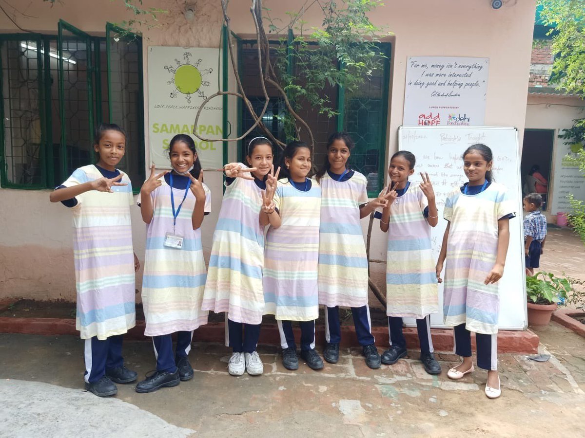 Samarpan1810's tweet photo. Hundreds of #children from #underprivileged communities have received outfits from @benetton_india
#Students of the Samarpan #School &amp; tuition centres from grades Pre-Nursery to 12th received clothes generously supported by our long-term partners.
#sfstories #ngo #India #ngoindia https://t.co/E2U4U3te8o