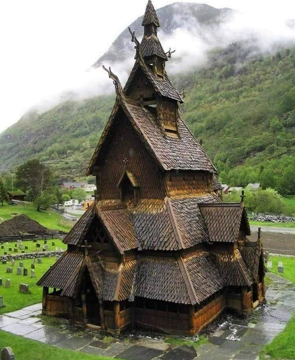 archeohistories's tweet photo. A 800 year old church in Borgund, Norway, made entirely from wood without a single nail.
Borgund Stave Church was built between 1180-1250 AD with later additions and restorations. Its walls are formed by vertical wooden boards or staves, hence name Stave Church

#archaeohistories https://t.co/wbSwSbfkr5