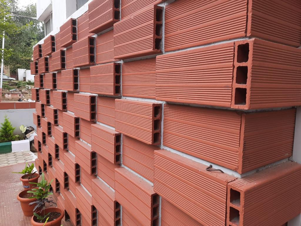 Wienerberger_In's tweet photo. This eye-catching project has innovatively used Porotherm Smart Bricks on its facade, which is artistic yet sustainable.
Planning to get Porotherm Smart Bricks for your home? Visit https://t.co/7jszXHcepo
#Wienerberger #WienerbergerIndia #energyefficient #wallsolution https://t.co/4KerVilbaO